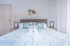 Renovated fully equipped 2 Bedroom cozy Apartment by the sea